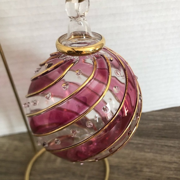 Elegant Hand Blown Egyptian Glass Ornament - Picture 4 of 10